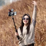 Ulanzi MA35 MagSafe Bluetooth Smartphone Camera Shutter and Grip - Image 4