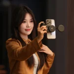 Ulanzi MA35 MagSafe Bluetooth Smartphone Camera Shutter and Grip - Image 5